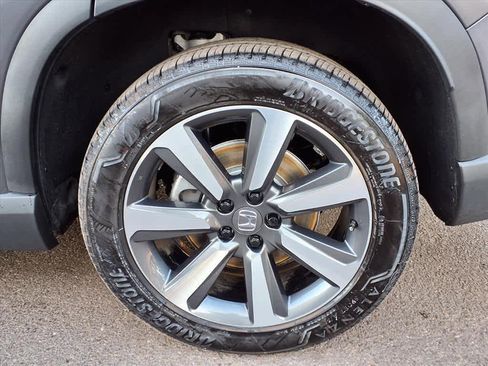 Certified 2025 Honda Pilot Touring image 8