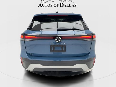 Used 2025 Volkswagen Tiguan SE w/ Panoramic Sunroof Package FWD image 9