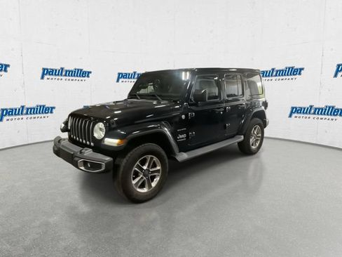 Used 2018 Jeep Wrangler Unlimited Sahara AWD/4WD image 4