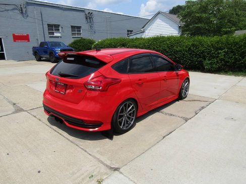 Used 2017 Ford Focus ST FWD image 8