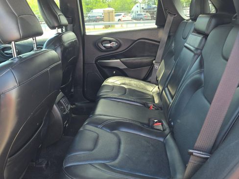 Used 2019 Jeep Cherokee Limited AWD/4WD image 11