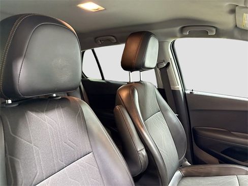 Used 2019 Chevrolet Trax LT w/ LT Convenience Package image 24