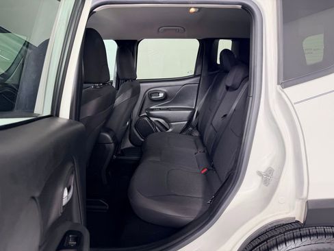 Used 2020 Jeep Renegade Altitude FWD image 28