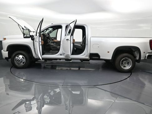 Used 2022 Chevrolet Silverado 3500 High Country image 33
