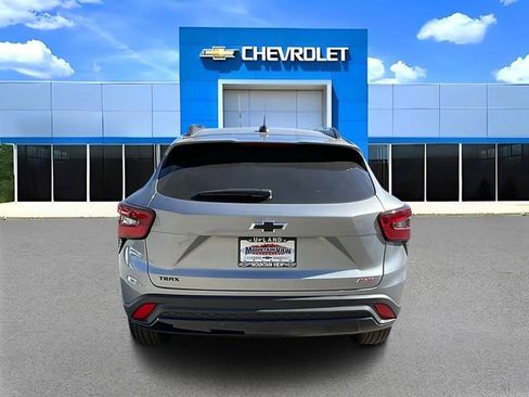New 2026 Chevrolet Trax RS w/ Sunroof Package image 4