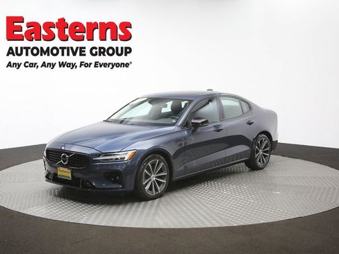 Used 2022 Volvo S60 B5 Momentum image 55