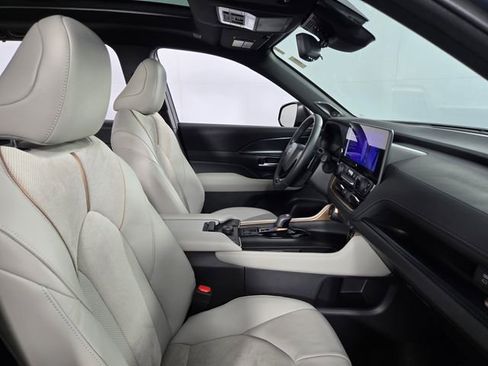 Used 2025 Toyota Grand Highlander MAX Platinum image 15