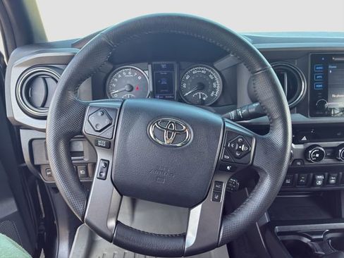 Used 2018 Toyota Tacoma TRD Off-Road w/ Technology Package image 10