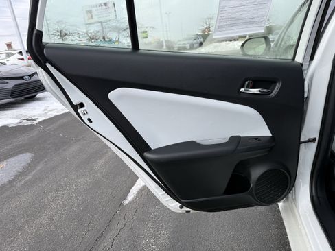 Certified 2022 Toyota Prius XLE image 19
