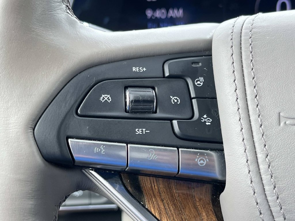 Used 2023 Cadillac Escalade ESV Sport Platinum AWD/4WD image 33