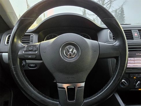Used 2014 Volkswagen Jetta SE image 16
