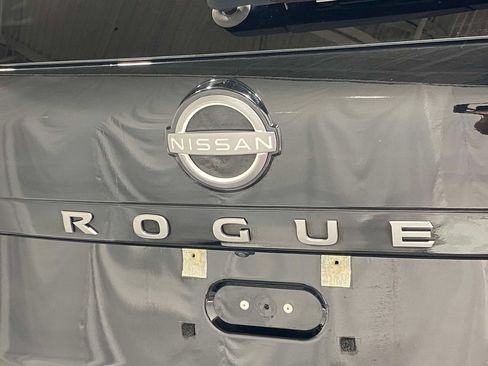 Used 2025 Nissan Rogue SV FWD image 9