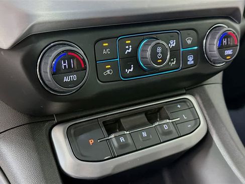 Used 2023 GMC Acadia SLE image 18