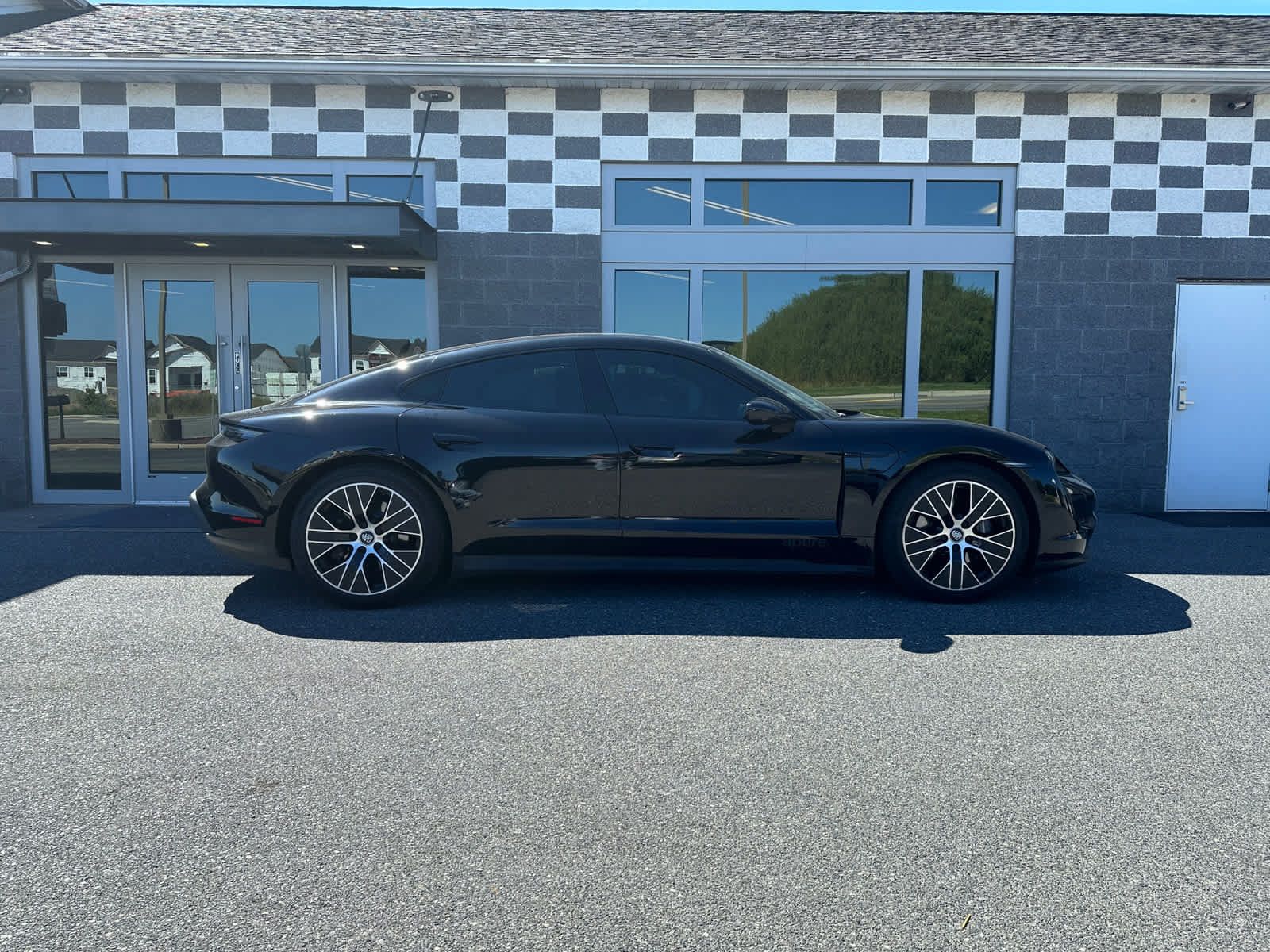 Used 2021 Porsche Taycan RWD image 3