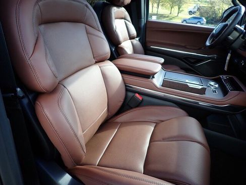 New 2025 Lincoln Navigator Reserve image 34