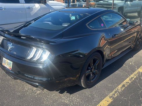 Used 2017 Ford Mustang Coupe RWD image 4