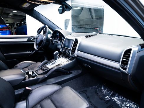 Used 2011 Porsche Cayenne Turbo AWD/4WD image 27