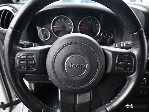 Used 2018 Jeep Wrangler Unlimited Sahara w/ Connectivity Group image 13