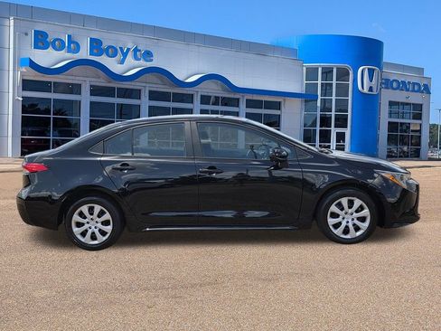 Used 2024 Toyota Corolla LE FWD image 4