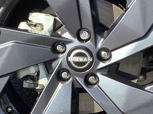 New 2024 Nissan Rogue SV image 25