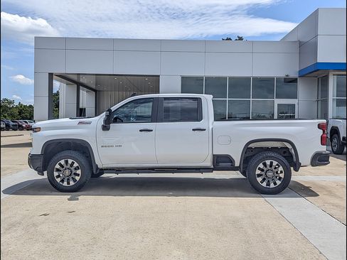 Used 2024 Chevrolet Silverado 2500 Custom w/ Custom Value Package AWD/4WD image 9