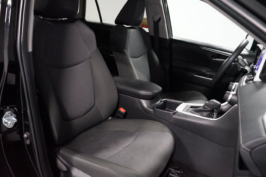 Certified 2025 Toyota RAV4 XLE FWD image 28