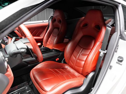 Used 2021 Nissan GT-R Premium AWD/4WD image 49