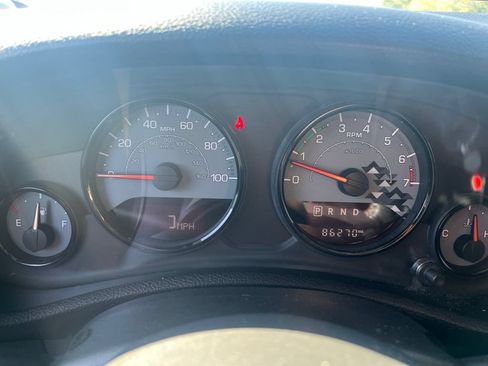 Used 2017 Jeep Wrangler Unlimited Sahara AWD/4WD image 7
