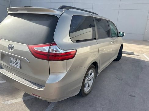 Used 2017 Toyota Sienna LE FWD image 9