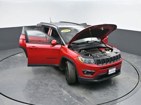 Used 2019 Jeep Compass Altitude image 39