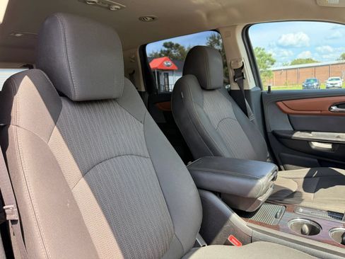 Used 2017 Chevrolet Traverse LT w/ Style and Technology Package FWD image 27