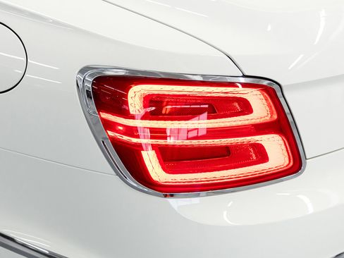 Used 2026 Bentley Flying Spur Plug-In Hybrid image 21