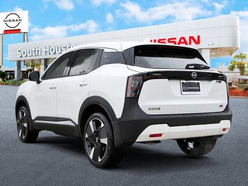 New 2025 Nissan Kicks SR w/ Illumination Package image 3
