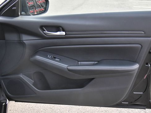 Used 2025 Nissan Altima 2.5 SV image 37