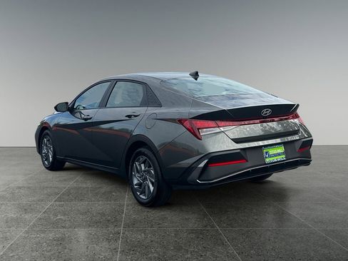 Certified 2024 Hyundai Elantra SEL image 5