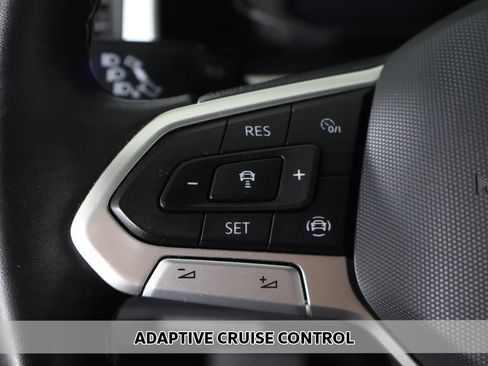 Used 2023 Volkswagen Atlas Cross Sport SE w/ Panoramic Sunroof Package AWD/4WD image 4