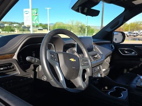 Used 2023 Chevrolet Suburban Premier w/ Premium Package image 10