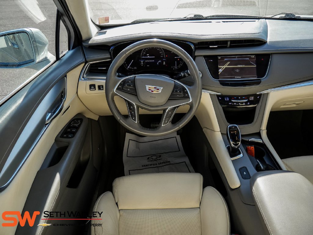 Used 2017 Cadillac XT5 Luxury w/ Driver Awareness Package FWD image 29