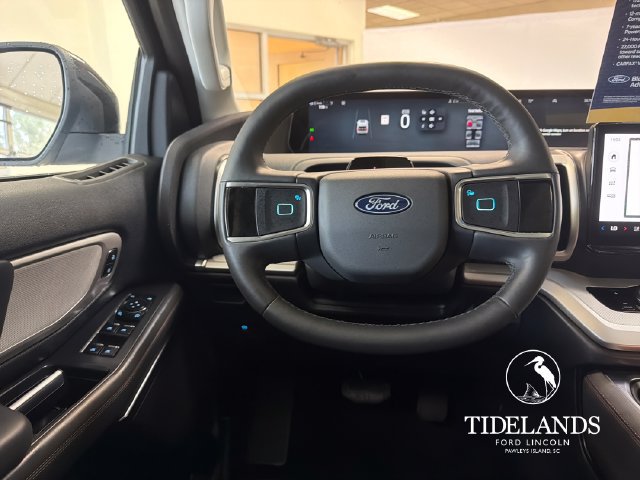 Used 2025 Ford Expedition Active RWD image 18