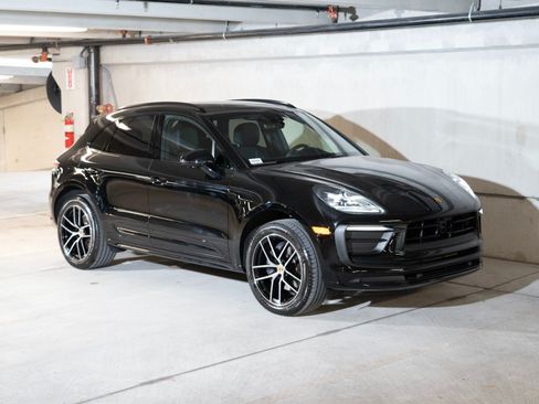 Certified 2026 Porsche Macan AWD/4WD image 7