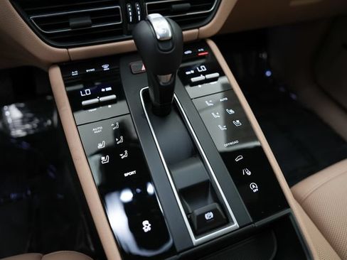 Certified 2026 Porsche Macan AWD/4WD image 22