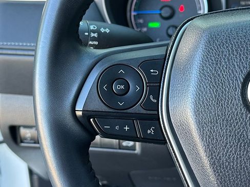 Used 2022 Toyota Venza XLE image 36