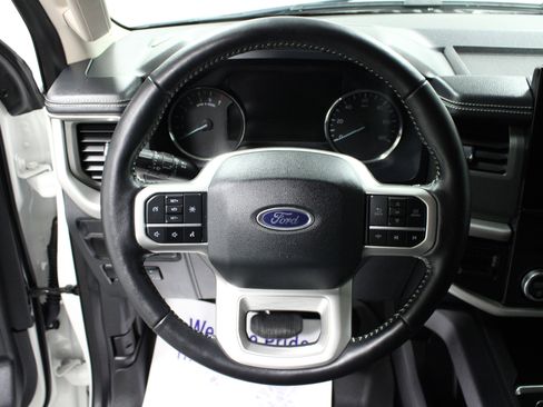 Used 2024 Ford Expedition XLT image 18