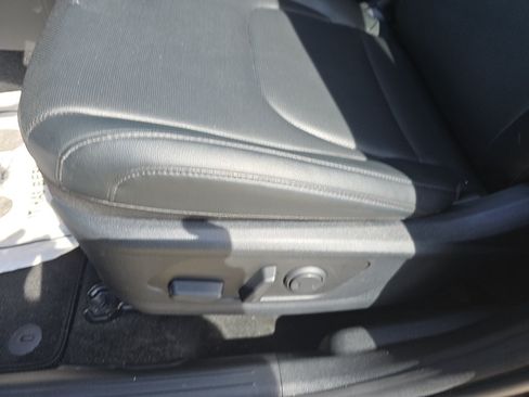 Used 2025 Kia Sportage EX FWD image 19