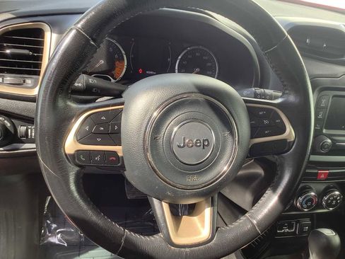 Used 2017 Jeep Renegade Latitude FWD image 15