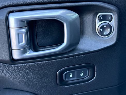 Used 2021 Jeep Wrangler Unlimited Rubicon image 13