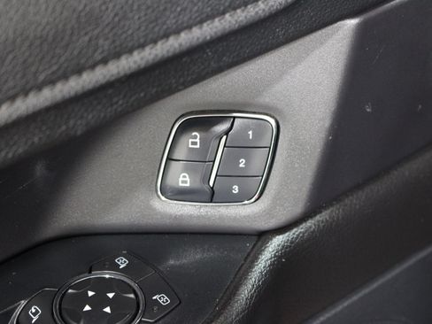 Used 2018 Ford Expedition XLT w/ Equipment Group 202A AWD/4WD image 8