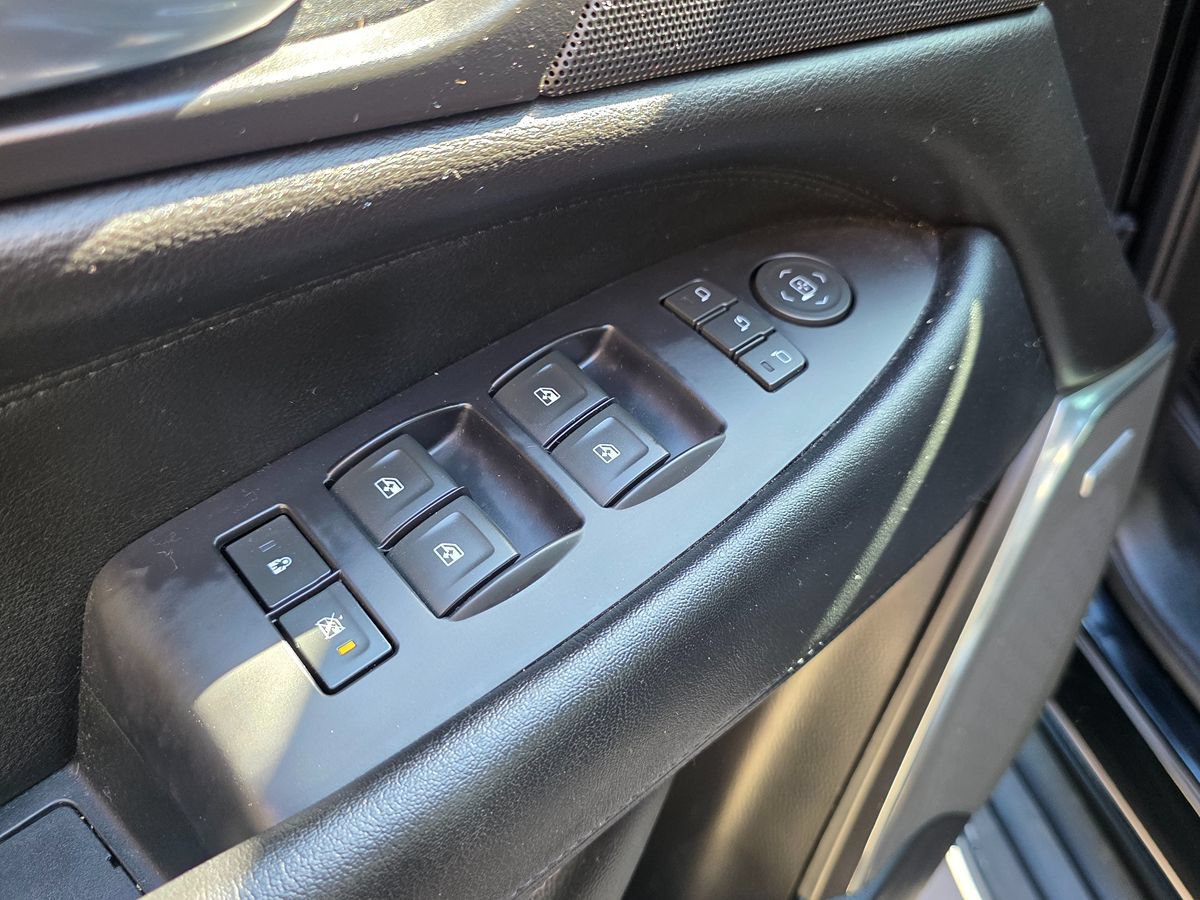 Used 2018 Cadillac Escalade Luxury RWD image 32