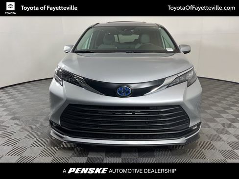 Certified 2025 Toyota Sienna XLE FWD image 20