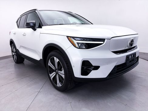 Used 2023 Volvo XC40 Recharge Plus AWD/4WD image 12
